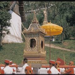 Returning Prabang to palace