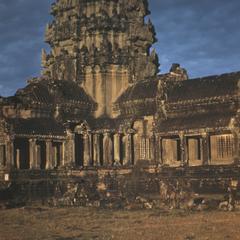 Angkor Wat : carved roofs and windows