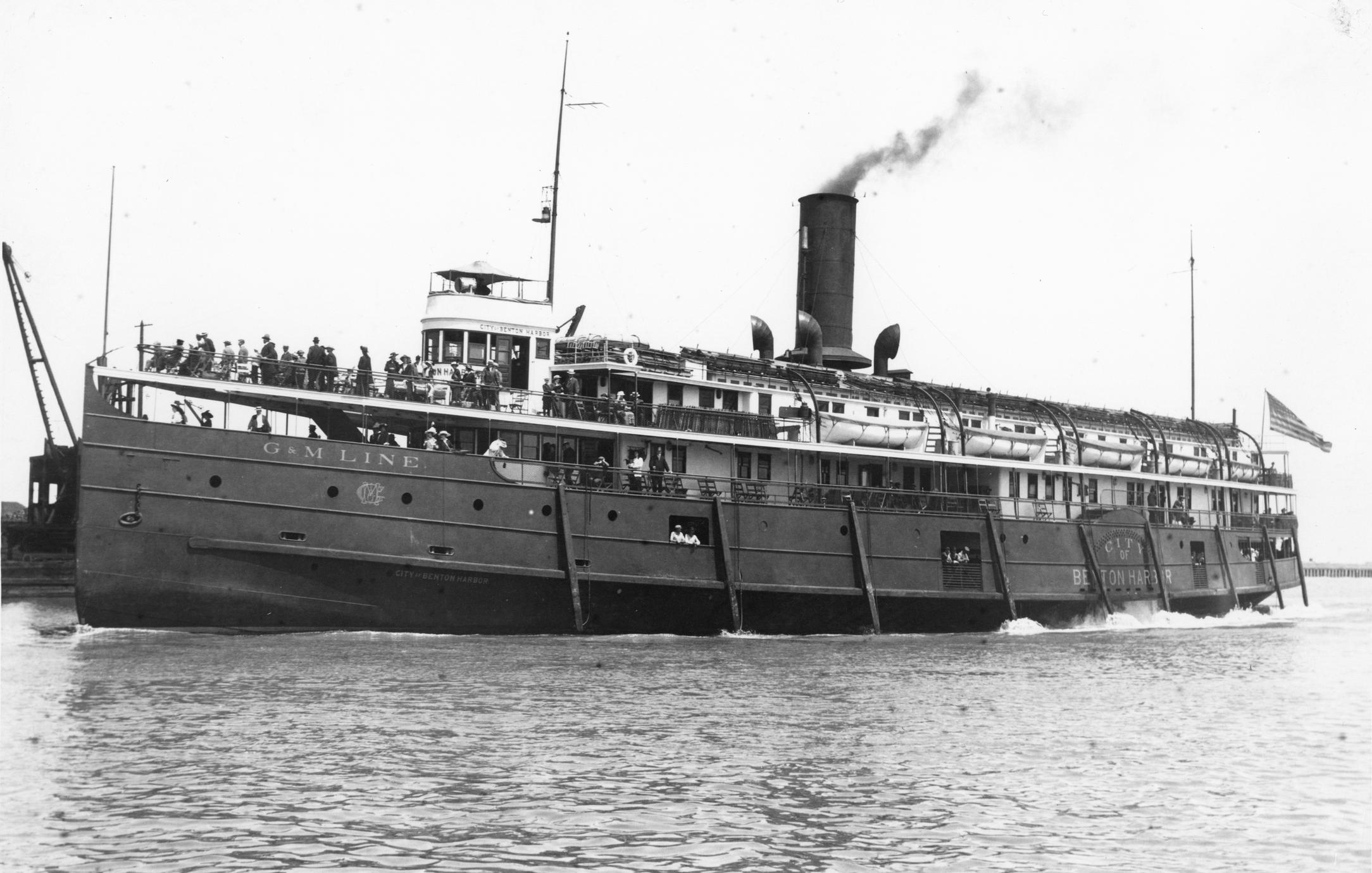 Graham and Morton steamer, City of Benton Harbor, at central dock, Benton  Harbor and St. Joseph, Mich. - UWDC - UW-Madison Libraries