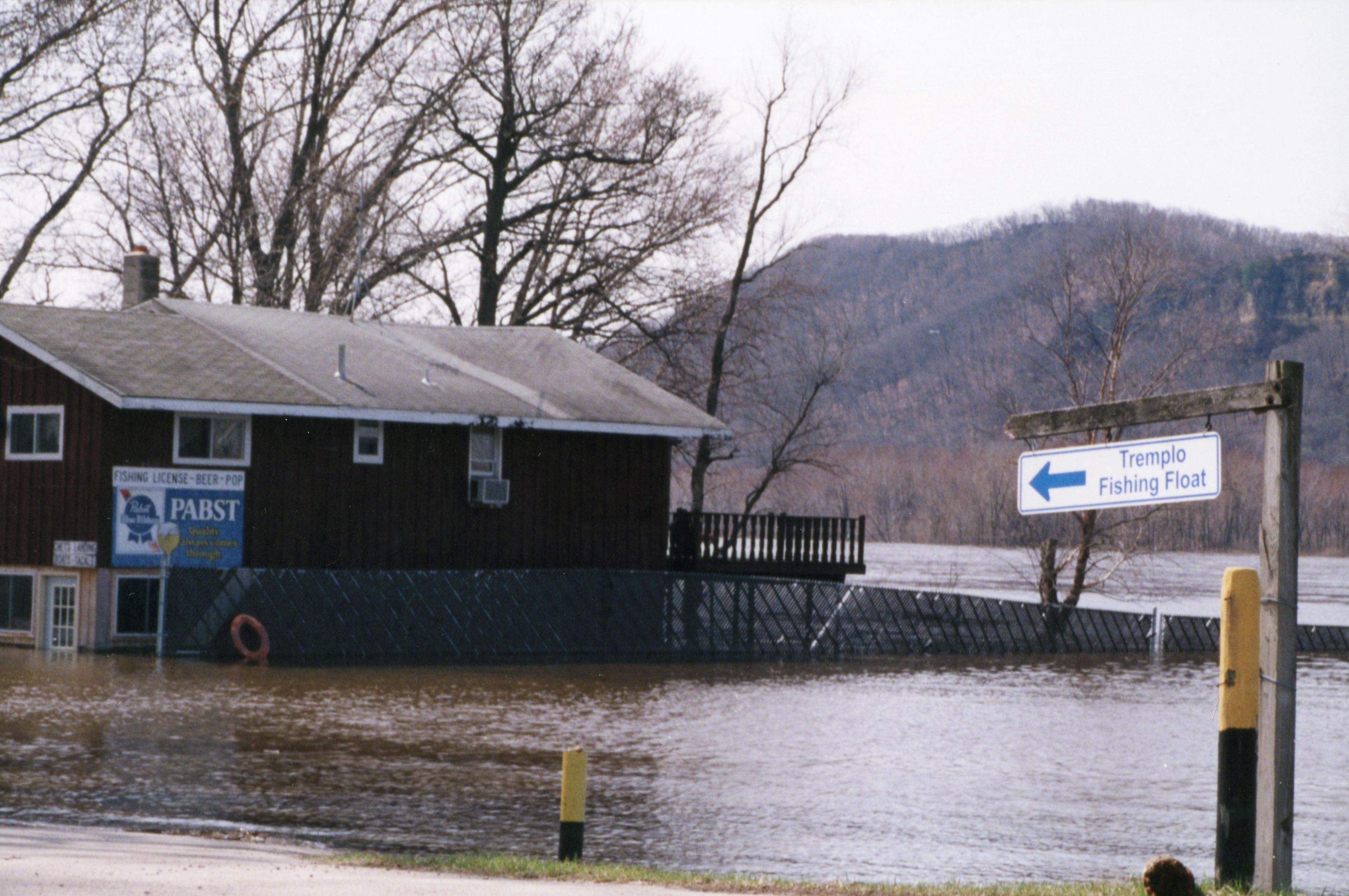 Mississippi River flooding at Trempealeau County (Wis.) - UWDC - UW-Madison  Libraries