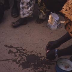 Preparing kola nuts at the evening market