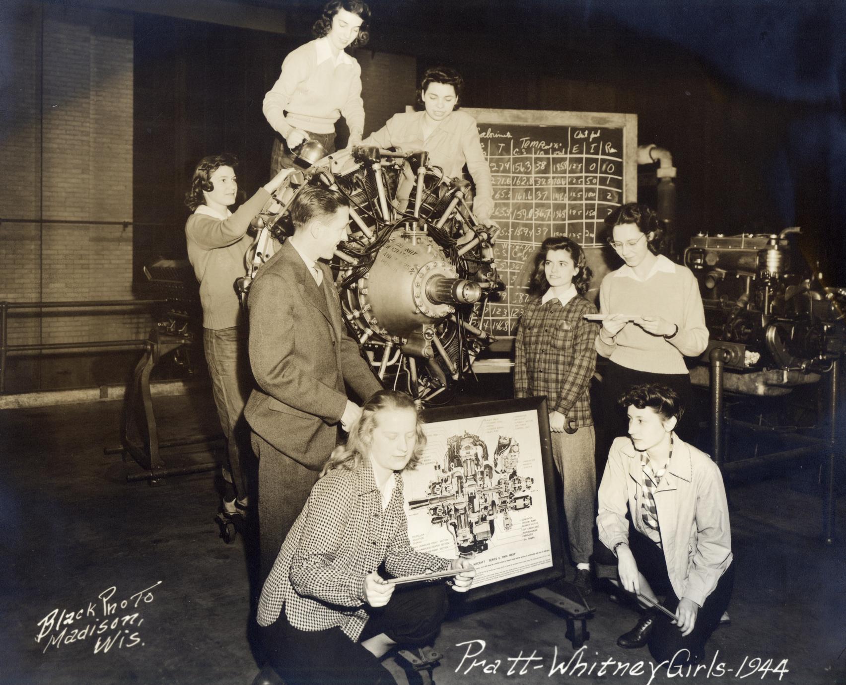 Pratt-Whitney girls, 1944 - UWDC - UW-Madison Libraries