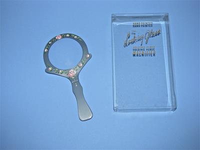 Folding purse magnifier