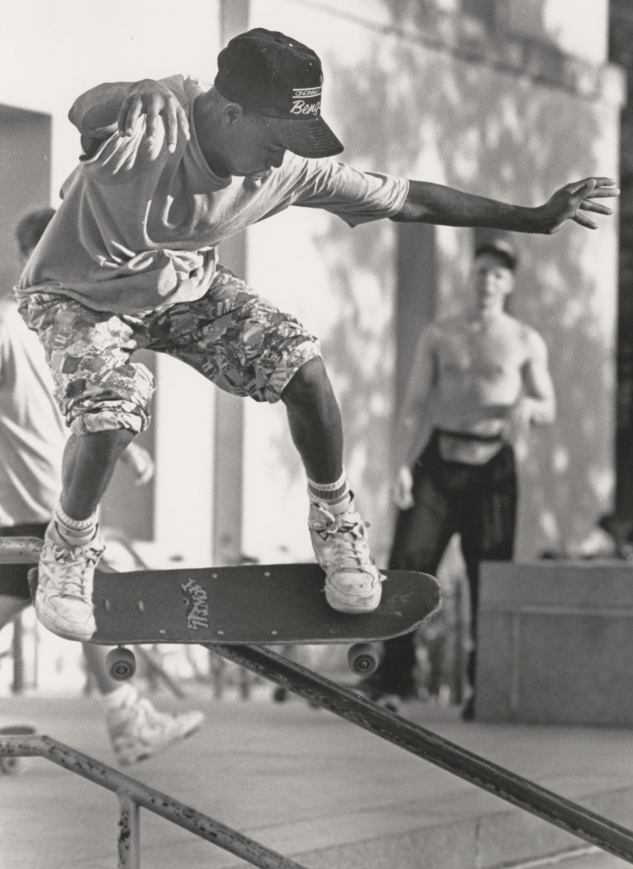 temperament kijk in Brandweerman Skateboarding down the railing - UWDC - UW-Madison Libraries