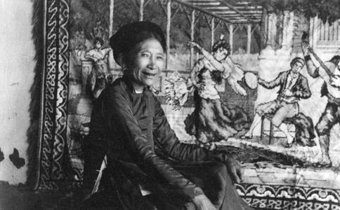 Old Vietnamese woman, photo studio