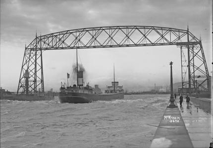 John J. Barlum Passes into Duluth Superior Harbor