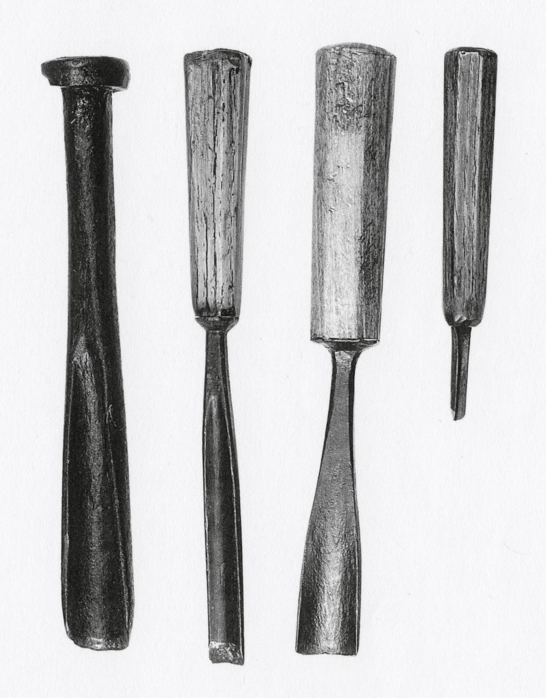 Four examples of gouges, all of different sizes and shapes.