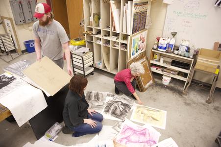 Art students get assistance in class