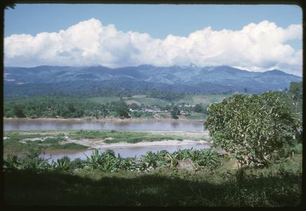 Huayxay : airport view of Mekong River