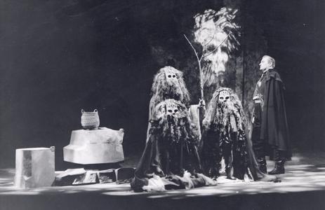 Wisconsin Players performing Macbeth