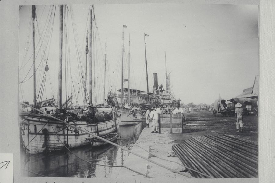 ‎Boats and people along waterfront - UWDC - UW-Madison Libraries