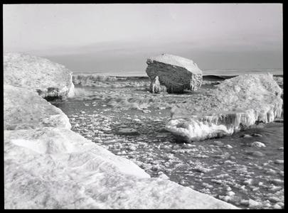 Icebergs off Pennoyer Park