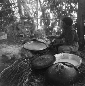 Cooking Ethiopian Bread ("Injera" in Amharic)