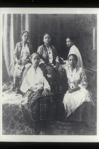 Group of upper class Muslim women, Sulu, 1900-1910