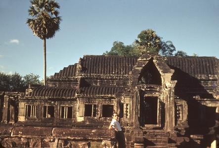 Angkor Wat : library