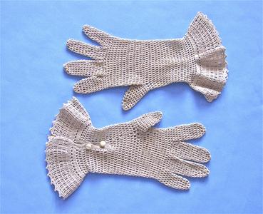Ecru crocheted gloves