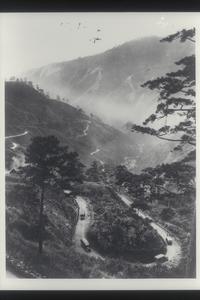View of the Benguet zig-zag mountain road, Baguio, 1910-1930