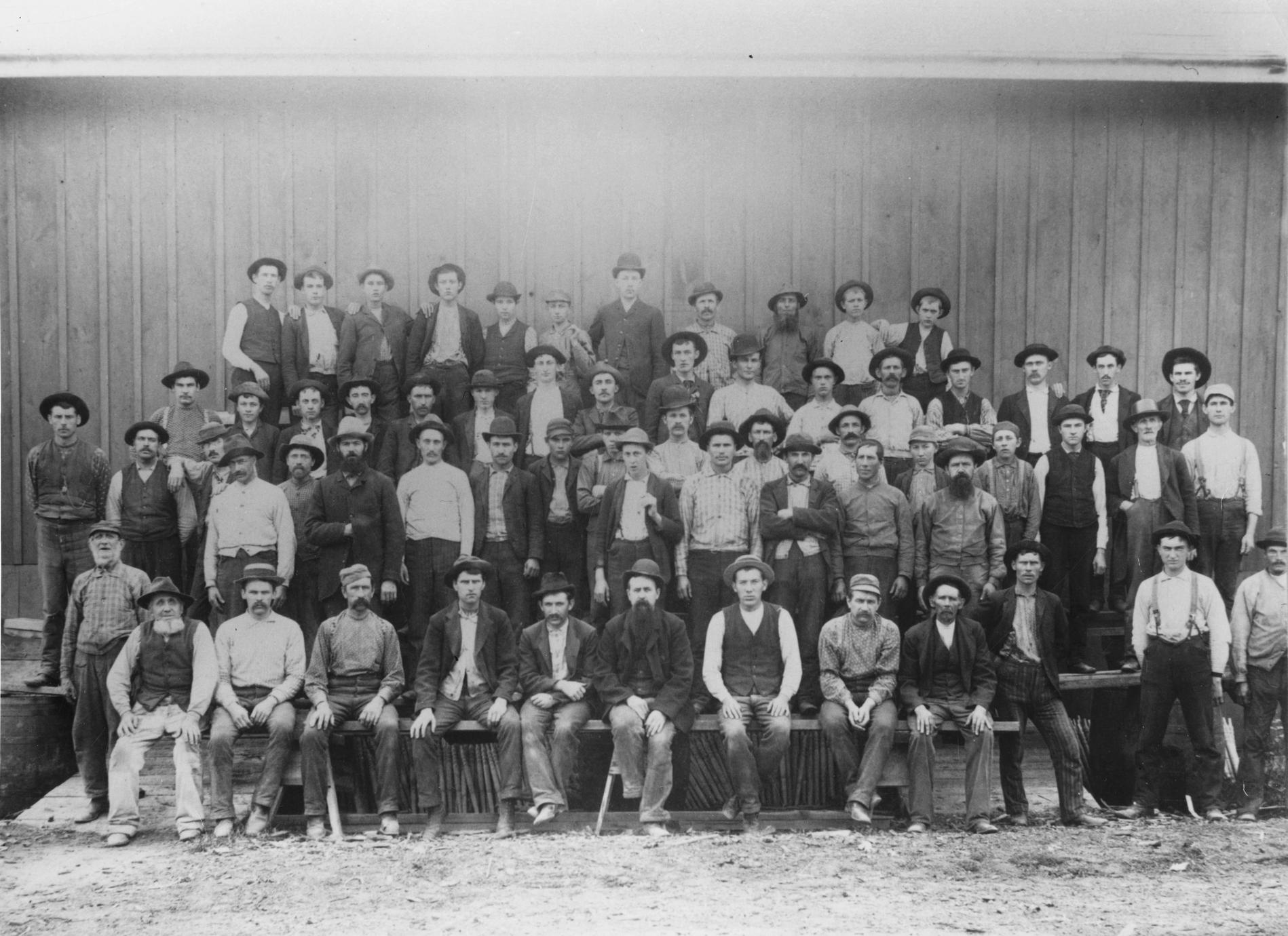 ‎Mann Brothers Chair Factory crew 1896-1897 - UWDC - UW-Madison Libraries