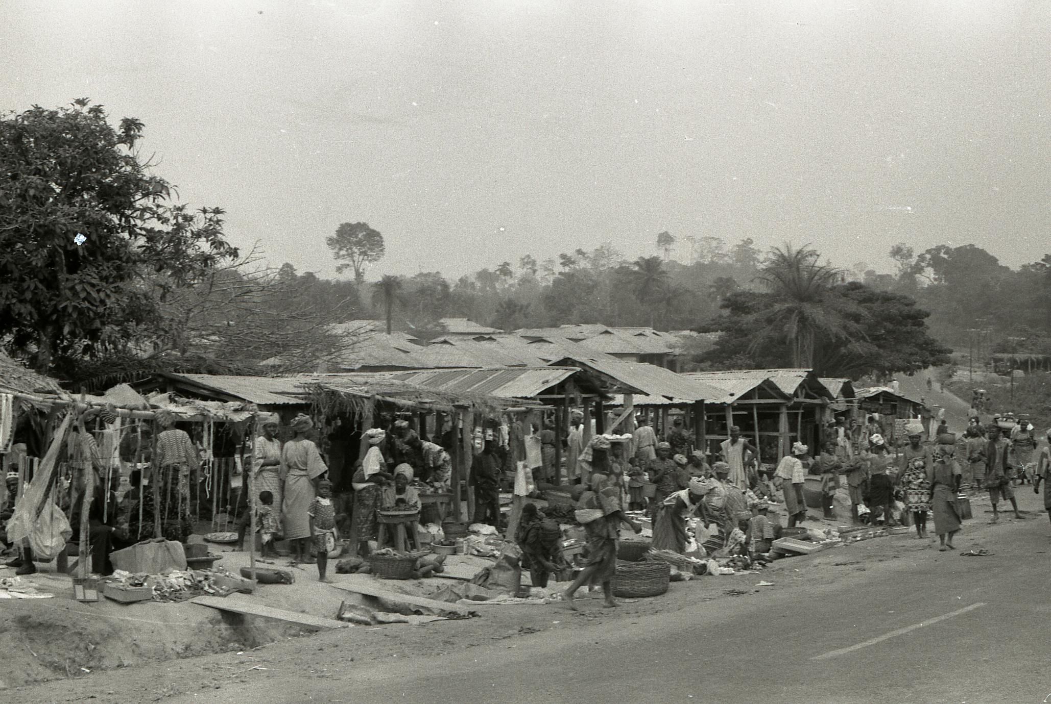 Road view of Iwara market