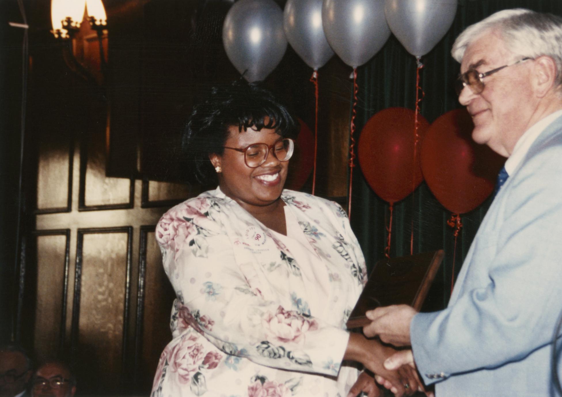 Andova Green receives 1990 Dean's Outstanding Achievement Award from School of Pharmacy