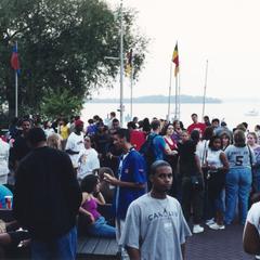 Crowd at academic/support resource fair during 2000 MCOR