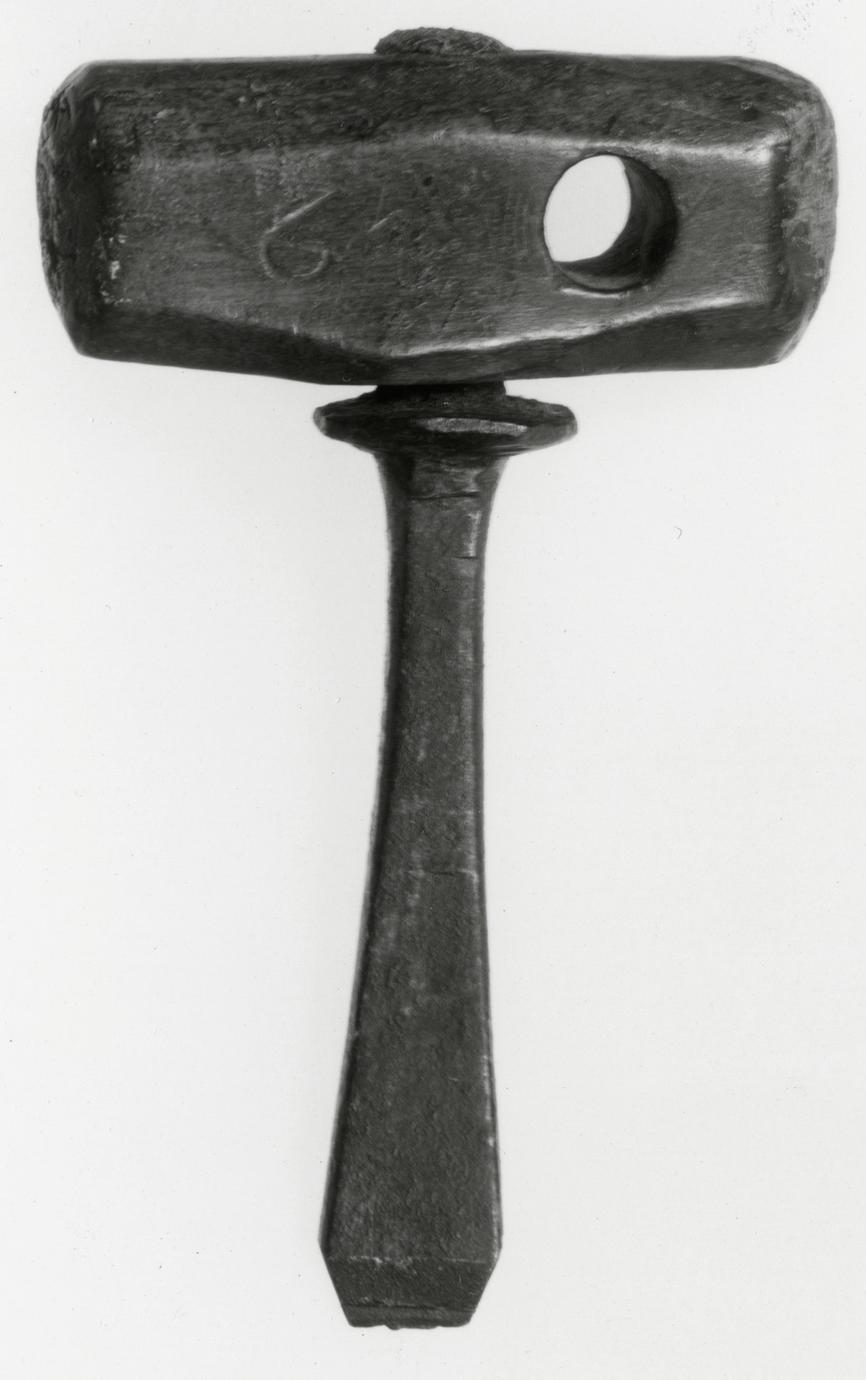 Black and white photograph of a turnscrew or screw driver.