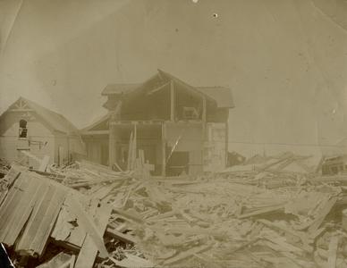 New Richmond tornado aftermath, Dr. Epley's house, 1899