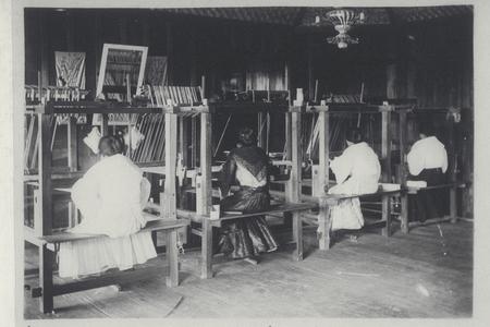 Filipinas weaving the native cloths jusi and pina