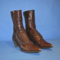 Brown boots with slightly pointed toes