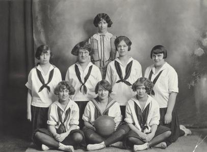 Women's basketball team, 1925