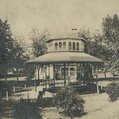 Silurian Spring, Waukesha, spring house and casino 1895