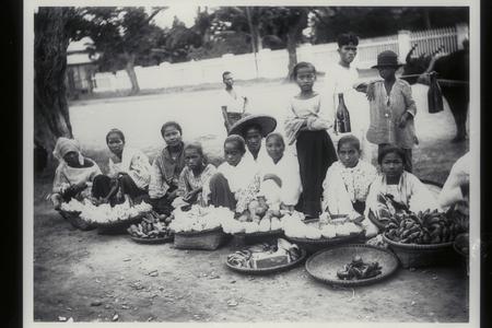 Female Filipino fruit sellers, Manila, early 1900s