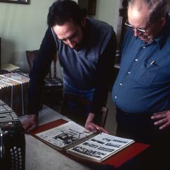 Fred Kaulitz shows concertina publications to Jim Leary