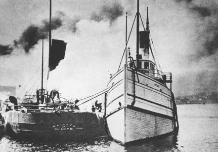 The Ottawa working on the wreck of the Mataafa