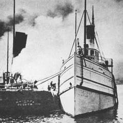 The Ottawa working on the wreck of the Mataafa