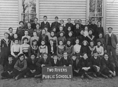 Two Rivers High School classmates in 1905