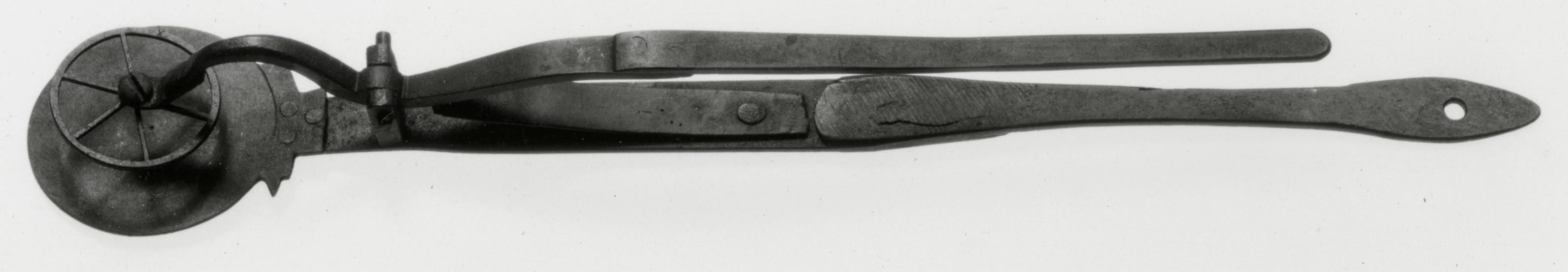 Black and white photograph of a pendulum spring blueing tool.
