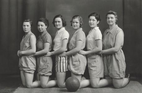 Women's basketball team, 1936