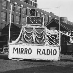 Parade float "Mirro Radio"