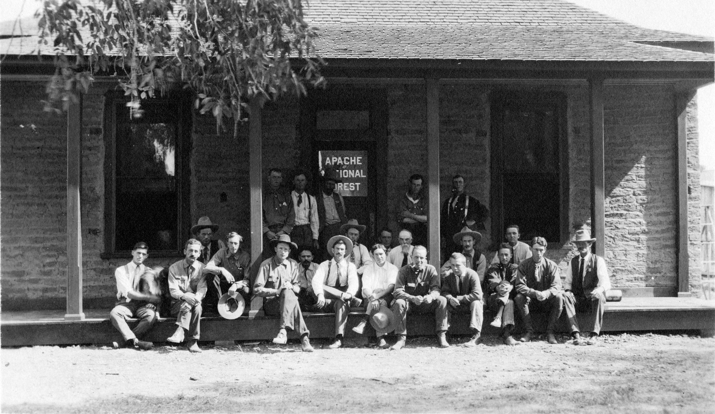 Apache National Forest rangers' meeting (AL front row, 5th from R), Springerville, Arizona, 1910