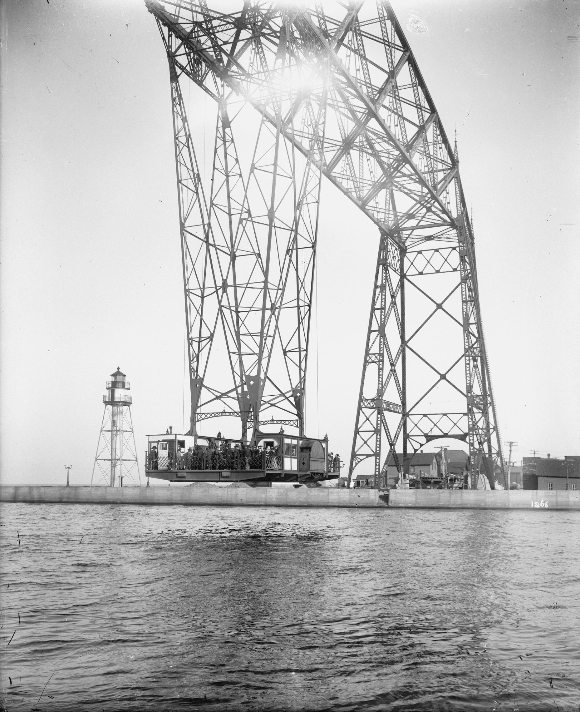 ‎The Aerial Lift Bridge in Duluth, Minnesota UWDC UWMadison Libraries