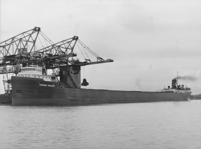 Thomas Wilson Unloading with Clam Shell
