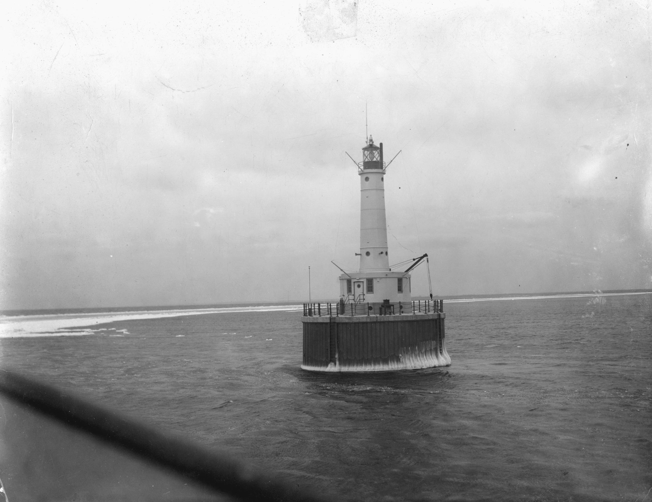 ‎Peshtigo Reef Light and Fog Signal Station, Menominee, Michigan UWDC UWMadison Libraries