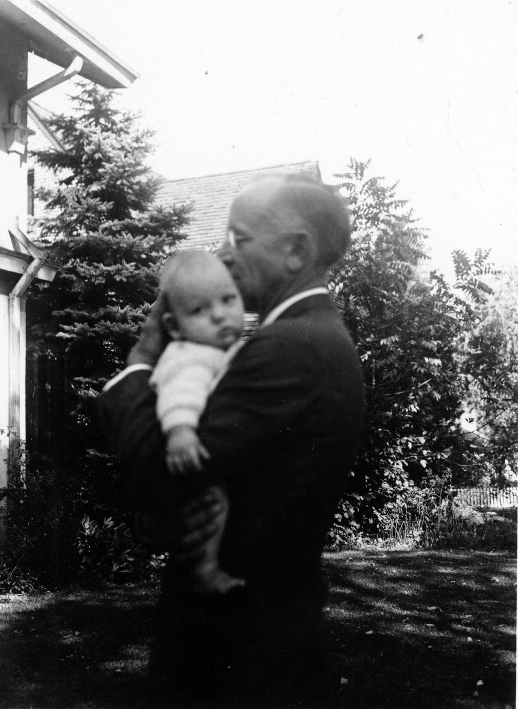 ‎Aldo Leopold holding a baby - UWDC - UW-Madison Libraries