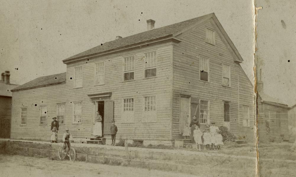 Two Rivers lighthouse - UWDC - UW-Madison Libraries