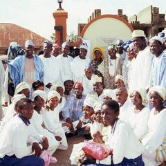 Oba Oladele Olashore with others outside the palace