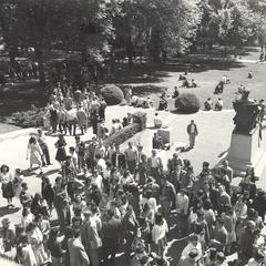 Students congregate by Lincoln statue