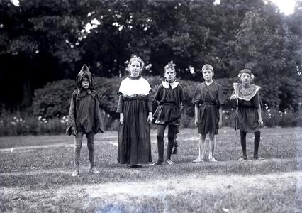 Kids in summer school pageant costume, 1916
