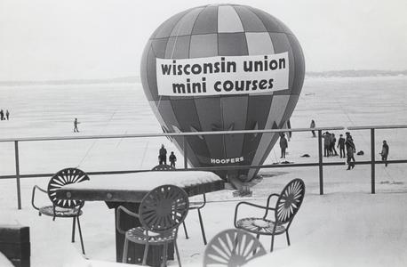 Mini Courses ad on balloon on lake