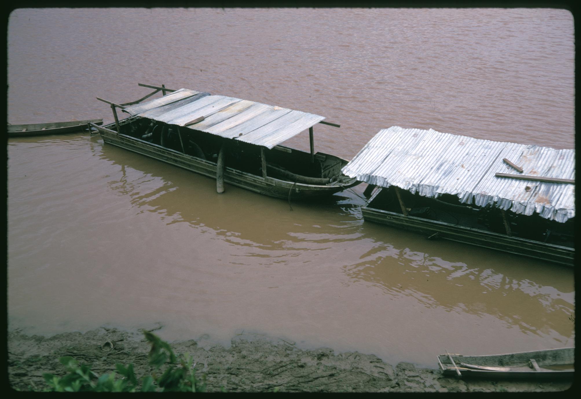 Tha Deua bend : Mekong River pumps